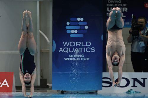 epa12069286 Chiara Pellacani (L) and Matteo Santoro of Italy compete in the Mixed Team event at the World Aquatics Diving World Cup 2025 Super Final in Beijing, China, 02 May 2025.  EPA/ANDRES MARTINEZ CASARES