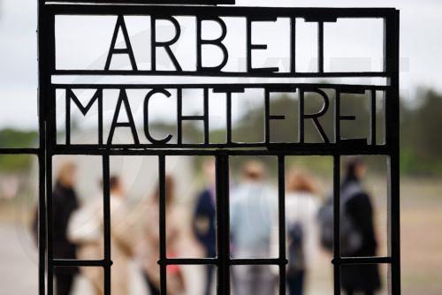 epa12072744 The inscription on the main gate of the former concentration camp Sachsenhausen reads 'Work sets you free' (in German: Arbeit macht frei) during an event part of the commemorations for the 80th anniversary of the liberation of the camp, in Oranienburg near Berlin, Germany, 04 May 2025. The Sachsenhausen concentration camp was liberated on 22...