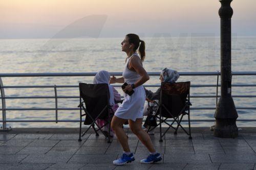 epa12078381 A woman runs during sunset at the Corniche Al Manara in Beirut, Lebanon, 06 May 2025.  EPA/WAEL HAMZEH