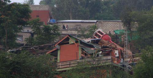epaselect epa12079031 A view of the destruction of Bilal Mosque after missile strikes by India in Muzaffarabad, capital of Pakistani administered Kashmir, Pakistan, 07 May 2025. India said it conducted military strikes on nine sites in Pakistan in retaliation for a deadly militant attack on tourists in Kashmir.  EPA/AMIRUDDIN MUGHAL
