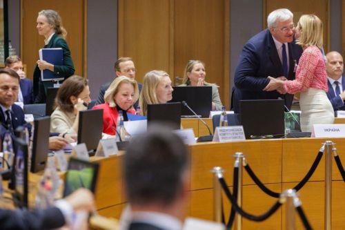 epa12119362 EU High Representative for Foreign Affairs and Security Policy Kaja Kallas (R) greets Ukrainian Foreign Minister Andriy Sybiha during the EU Foreign Affairs Council in Brussels, Belgium, 20 May 2025.  EPA/OLIVIER MATTHYS / POOL