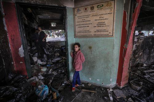 epa12136540 An internally displaced Palestinian girl stands among the rubble of her family's shelter following Israeli air strike in Al Jerjawi school in the Al Daraj neighborhood in Gaza City on 26 May 2025. According to the Palestinian Health Ministry in Gaza over 30 Palestinians were killed in the airstrike in the early hours of the morning. More than...