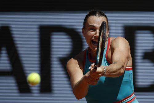 epaselect epa12144718 Aryna Sabalenka of Belarus in action during her Women's Singles 3rd round match against Olga Danilovic of Serbia at the French Open Grand Slam tennis tournament at Roland Garros in Paris, France, 30 May 2025.  EPA/YOAN VALAT