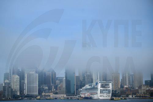 epa12150076 The Central Business District is seen as fog dissipates in Sydney, Australia, 02 June 2025. A thick fog blanketing Sydney has cancelled ferries and delayed flights.  EPA/BIANCA DE MARCHI AUSTRALIA AND NEW ZEALAND OUT