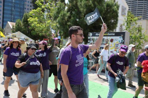 epa12154333 Israeli activists gather for the start of a three-day march calling for an end to the war in Gaza and the release of hostages, in Tel Aviv, Israel, 04 June 2025. Organizers said the march will conclude at the Gaza border on 06 June.  EPA/ABIR SULTAN EPA