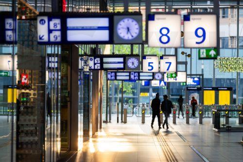 epa12159336 A view of Utrecht Centraal station during a strike by NS staff, who are striking for more pay in Utrecht, Netherlands, 06 June 2025. The strike affects the area around Utrecht, a crucial hub in the national rail network, which disrupts train traffic throughout the country.  EPA/JEFFREY GROENEWEG