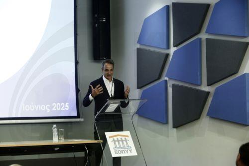 Ο πρωθυπουργός Κυριάκος Μητσοτάκης μιλάει κατά την παρουσίαση της νέας υπηρεσίας αποστολής φαρμάκων κατ’ οίκον σε ασφαλισμένους, στο Συνεδριακό Κέντρο του ΕΟΠΥΥ στην Πεύκη, Παρασκευή 6 Ιουνίου 2025.  ΑΠΕ-ΜΠΕ/ΑΠΕ-ΜΠΕ/ΓΙΑΝΝΗΣ ΚΟΛΕΣΙΔΗΣ