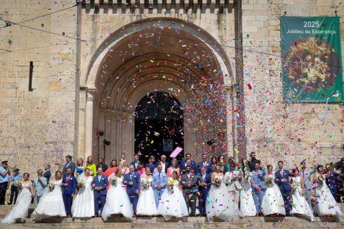 epa12171898 Newly wed couples parade after they got married during a traditional ceremony dubbed the St. Anthony's Weddings at the Cathedral of Lisbon, Portugal, 12 June 2025. Several couples got married during the traditional event which its name refers to Saint Anthony of Padua who was born in Lisbon and cosidered a matchmaker and patron of young brides. ...