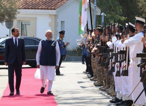 Ο Πρόεδρος της Δημοκρατίας Νίκος Χριστοδουλίδης υποδέχεται τον Πρωθυπουργό της Ινδίας Ναρέντρα Μόντι στο Προεδρικό Μέγαρο, Λευκωσία 16 Ιουνίου 2025. Ο Ναρέντρα Μόντι πραγματοποιεί διήμερη επίσημη επίσκεψη στην Κύπρο, την πρώτη Πρωθυπουργού της Ινδίας, μετά από 23 χρόνια. ΚΥΠΕ/ΚΑΤΙΑ ΧΡΙΣΤΟΔΟΥΛΟΥ
