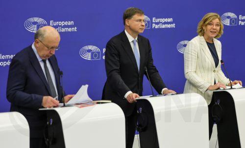 epa12181020 (L-R) European Commissioner for Defense and Space Andrius Kubilius, European Commissioner for Economy and Productivity, Implementation and Simplification Valdis Dombrovskis, and European Commission Executive Vice President and Commissioner for Tech Sovereignty, Security and Democracy, Henna Virkkunen attend a press conference on the Defence...