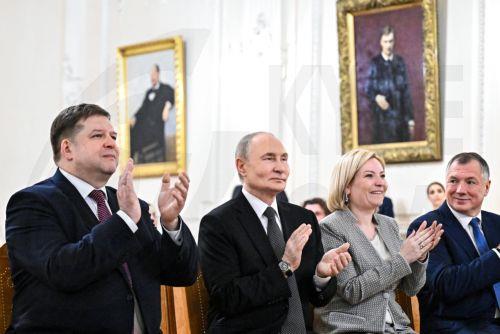 epa12184764 Russian President Vladimir Putin (C), accompanied by Culture Minister Olga Lyubimova (2-R) and Deputy Prime Minister Marat Khusnullin (L), visits the St. Petersburg Rimsky-Korsakov State Conservatory, on the sidelines of the 28th Saint Petersburg International Economic Forum (SPIEF) at the Constantine Palace in Strelna in the suburb of St....