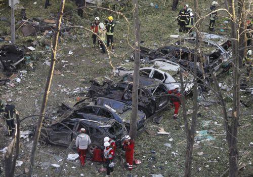 epa12192190 Emergency services work at the site of a rocket strike on a five-storey residential building, after a massive overnight attack on Kyiv, Ukraine, 23 June 2025, amid the ongoing Russian invasion. Russian strikes targeted residential buildings, educational institutions, sports facilities, a business center, and cars in the six districts of Kyiv. At...