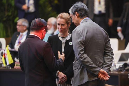 epa12231020 European Union (EU) High Representative for Foreign Affairs and Security Policy Kaja Kallas (C) listens to Secretary General of the ASEAN Kao Kim Hourn (L) during the 32nd Association of Southeast Asian Nations (ASEAN) Regional Forum at the 58th Association of Southeast Asian Nations (ASEAN) Foreign Ministers’ Meetings in Kuala Lumpur, Malaysia,...