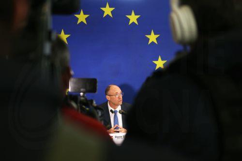 epa12246004 The head of the European Union (EU) Election Observation Mission, Davor Stier, speaks at a press conference in La Paz, Bolivia, 18 July 2025. The mission will mobilize more than 100 observers, including seven European parliamentarians, in the process of the general elections in Bolivia on 17 August 2025, Stier reported.  EPA/LUIS GANDARILLAS