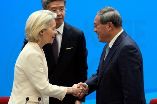 epa12258371 European Commission President Ursula von der Leyen (L) shakes hands with Chinese Premier Li Qiang at the end of the EU-China Business leaders symposium at the Great Hall of the People in Beijing, China, 24 July 2025. The 25th EU-China summit focuses on the state of bilateral relations and global geopolitical challenges.  EPA/MAHESH KUMAR A. /...