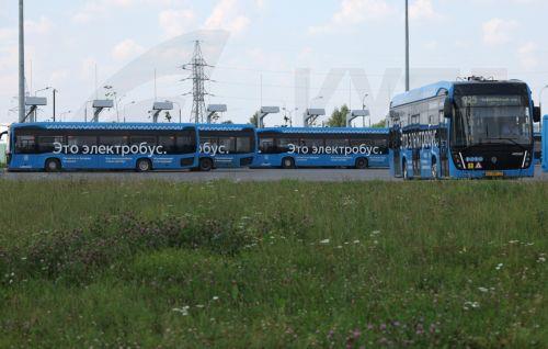 epa12261198 Electric city buses charge at a charging point in Moscow, Russia, 25 July 2025.  EPA/MAXIM SHIPENKOV