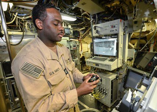 epa12271816 Crew members use a PlayStation controller to operate the digital periscope aboard the USS Ohio, the first Ohio-class submarine to dock at the Port of Brisbane, Australia, 30 July 2025. The USS Ohio, a nuclear-powered guided-missile submarine with 150 crew members, is visiting Brisbane.  EPA/DARREN ENGLAND NO ARCHIVING AUSTRALIA AND NEW ZEALAND...