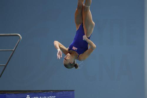 epa12271832 Ella Roselli of the USA competes during the Women's 10m Platform Diving preliminaries at the World Aquatics Championships Singapore 2025 in Singapore, 30 July 2025.  EPA/RUNGROJ YONGRIT