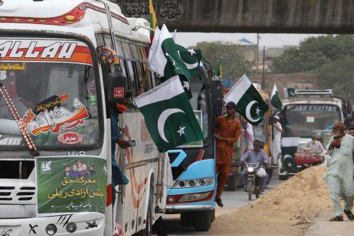 epa12282397 International and local students of Jamia Binoria Alamia attend the Marka Haq rally ahead of Independence Day celebrations in Karachi, Pakistan, 03 August 2025. Pakistan celebrates its Independence Day on 14 August, commemorating the end of British rule in August 1947.  EPA/REHAN KHAN 92296