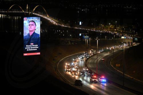 epa12283661 A caravan of supporters of former Brazilian President Jair Bolsonaro heads to his home in Brasilia, Brazil, 04 August 2025. Bolsonaro’s defense team claimed that the far-right leader did not violate the restrictions imposed on him by the Supreme Court, nor did he commit any crime, arguing that the decision to place him under house arrest was...