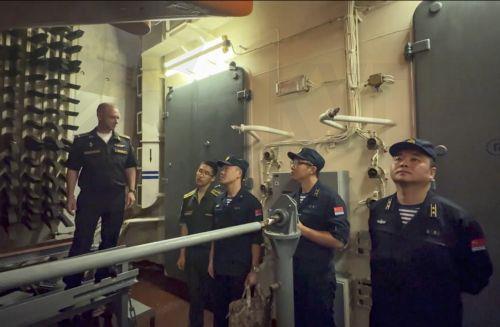 epa12283964 A still image taken from a handout video provided by the press service of the Russian Ministry of Defence shows Chinese and Russian naval sailors taking part in joint search and rescue drills in the Sea of Japan, near Vladivostok, Russia, 05 August 2025, as part of the 'Maritime Interaction 2025' exercises. The Russian Navy and Chinese Navy...