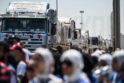 epa12286330 Trucks loaded with humanitarian aid bound for the Gaza Strip wait at the Rafah Border gate, between Egypt and the Gaza Strip, Rafah, North Sinai Governorate, Egypt, 06 August 2025.  EPA/MOHAMED HOSSAM