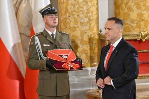 epa12286337 Polish President Karol Nawrocki (R) attends the investiture ceremony of the President of the Republic of Poland as Grand Master of the Order of the White Eagle and Order of Polonia Restituta at the Royal Castle in Warsaw, Poland, 06 August 2025. Karol Nawrocki was sworn in before Poland's parliament for a five-year term of office on 06 August. ...
