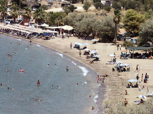 Λουόμενοι στην παραλία Καραθώνα στο Ναύπλιο, Πέμπτη 7 Αυγούστου 2025. ΑΠΕ-ΜΠΕ /ΑΠΕ-ΜΠΕ/ΜΠΟΥΓΙΩΤΗΣ ΕΥΑΓΓΕΛΟΣ