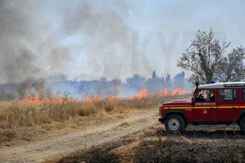 epa12288203 A firefighting vehicle is deployed to tackle a brush fire as a wildfire continues to spread in Saint-Laurent-de-la-Cabrerisse, Aude department, southern France, 07 August 2025. Some 16,000 hectares have been burned so far and at least one person died in one of the biggest wildfires in France since 1949.  EPA/PHILIPPE MAGONI