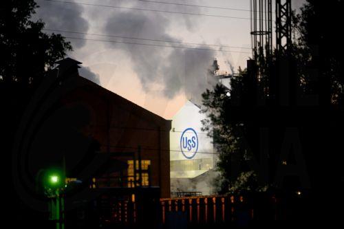 epa12295254 Steam rises at the US Steel Clairton Coke Works in Clairton, Pennsylvania, USA, 12 August 2025. A series of explosions struck US Steel Clairton Coke Works on 11 August, leaving at least two people dead and many injured, according to officials. Emergency teams remain on scene as the investigation continues.  EPA/JUSTIN MERRIMAN