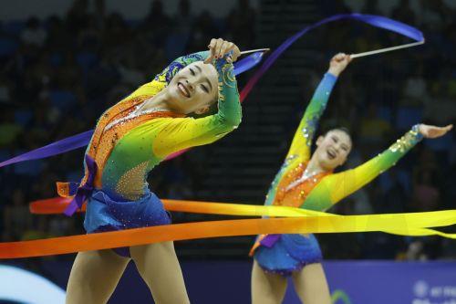 epa12319185 Gymnasts of team Japan compete in the rhythmic gymnastics team category at the Rhythmic Gymnastics World Championships in Rio de Janeiro, Brazil, 23 August 2025.  EPA/Antonio Lacerda