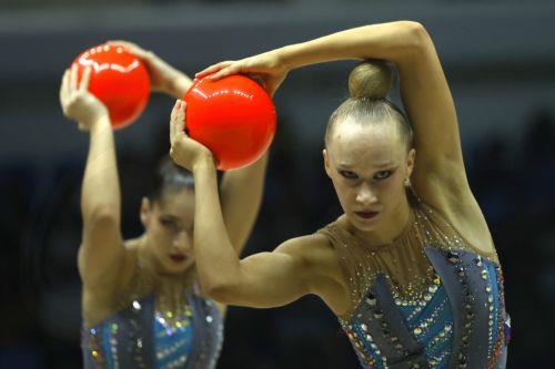 epa12319191 Gymnasts of team Czech Republic compete in the rhythmic gymnastics team category at the Rhythmic Gymnastics World Championships in Rio de Janeiro, Brazil, 23 August 2025.  EPA/Antonio Lacerda