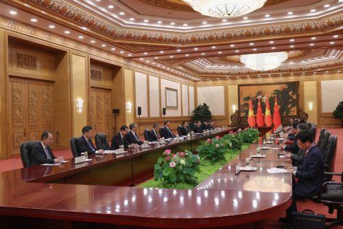 epa12350757 Chinese President Xi Jinping (L) and Vietnamese President Luong Cuong (R) meet in the Great Hall of the People in Beijing, China, 04 September 2025.  EPA/LINTAO ZHANG / POOL