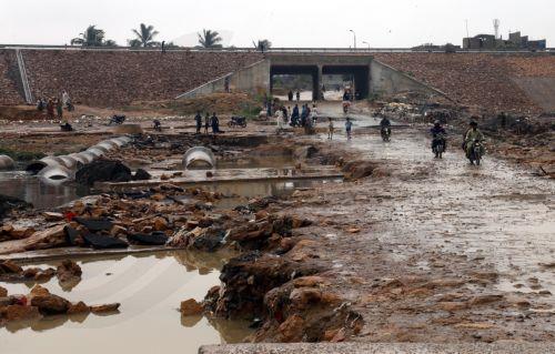 epa12369534 A view of damages caused by heavy rainfall near the Malir canal, in Karachi, Pakistan, 11 September 2025. Heavy monsoon rains that began on 26 June continue to cause widespread devastation across Pakistan, with Sindh Province on high alert as 1.6 million people face the threat of a potential 'super flood,' according to the United Nations Office...