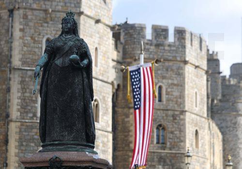 epa12379626 A US flag flies near Windsor Castle in Windsor, Britain, 15 September 2025. US President Donald Trump is making an official  EPA/NEIL HALL