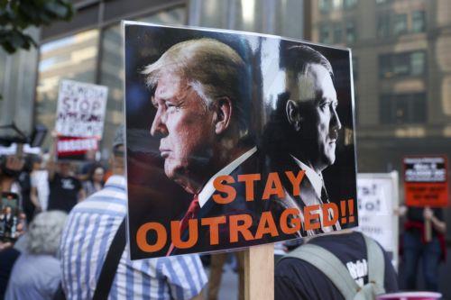 epa12388695 People protest outside an ABC office in reaction to US TV host Jimmy Kimmel's suspension from his late night talk show in New York, New York, USA, 18 September 2025. ABC announced on 17 September that 'Jimmy Kimmel Live!' was indefinitely suspended from air following criticism from Brendan Carr, the Federal Communications Commission chair, for...