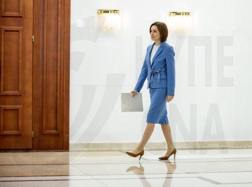 epa12414587 Moldovan President Maia Sandu arrives to hold a press conference at the presidential palace in Chisinau, Moldova, 29 September 2025. The pro-European Party of Action and Solidarity (PAS) secured a majority in the new parliament after winning over 50 percent of the vote in the 28 September elections, according to the Central Electoral...