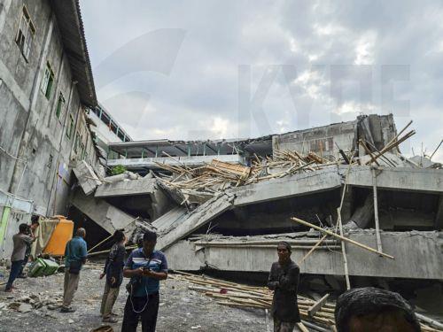 epa12414624 A handout photo made available by Indonesian National Search and Rescue Agency (BASARNAS) shows rescuers inspecting a collapsed prayer building at an Islamic boarding school in Sidoarjo, East Java, Indonesia, 29 September 2025. Dozens of students were injured, and others are feared to be trapped, after a prayer hall collapsed while students were...