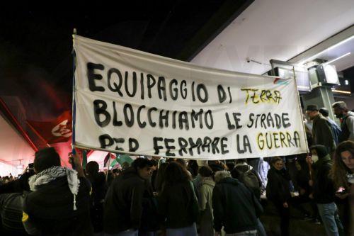 epa12425803 Protesters march during a demonstration for Gaza following the Israeli army's seizure of Global Sumud Flotilla (GSF) vessels, in Brescia, Italy, 02 October 2025. The Global Sumud Flotilla, an international maritime initiative that began sailing in August 2025 en route to the Gaza Strip, aimed to break Israel's blockade and deliver humanitarian...