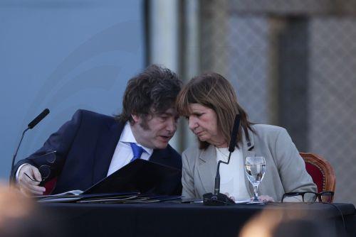 epa12426469 Argentine President Javier Milei (L) and Security Minister Patricia Bullrich (R) speak during a government event at the Federal Penitentiary Complex in Ezeiza, Argentina, 02 October 2025. Milei announced that he will push for a reform of the Penal Code that, among other things, increases penalties for various types of crimes and lowers the age...