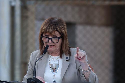 epa12426470 Security Minister Patricia Bullrich speaks during a government event at the Federal Penitentiary Complex in Ezeiza, Argentina, 02 October 2025. Argentine President Milei announced that he will push for a reform of the Penal Code that, among other things, increases penalties for various types of crimes and lowers the age of criminal...