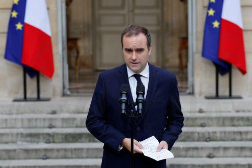 epa12438823 French outgoing Prime Minister Sebastien Lecornu delivers a statement in the courtyard of the Hotel Matignon following a series of talks with political parties' leaders, in Paris, France, 08 October 2025. French Prime Minister Lecornu resigned on 06 October, nearly a month after his appointment and shortly after his new cabinet was announced. ...