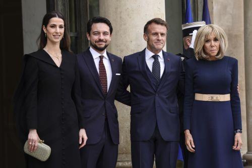 epa12439218 (L-R) Princess Rajwa Al Hussein of Jordan, Prince Hussein bin Abdullah of Jordan, French President Emmanuel Macron, and his wife, Brigitte Macron, pose for a picture at the Elysee Palace in Paris, France, 08 October 2025.  EPA/TERESA SUAREZ