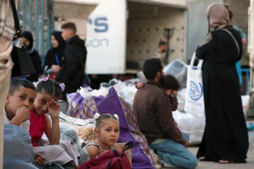 epaselect epa12454704 Syrian refugees gather as they prepare to return home to Syria in Beirut, Lebanon, 15 October 2025. The Lebanese government, in coordination with the United Nations High Commissioner for Refugees (UNHCR), conducted the fifth phase of the organized departure of Syrian refugees back to their homeland. According to Lebanese General...
