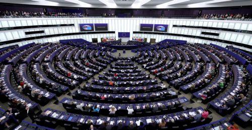 epa12469583 Members of the European Parliament take part in a voting session at the European Parliament in Strasbourg, France, 21 October 2025. EP's current plenary session runs from 20 to 23 October 2025.  EPA/RONALD WITTEK