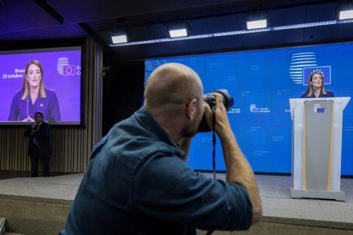 epa12475087 European Parliament President Roberta Metsola speaks during a press conference during the European Council meeting Summit in Brussels, Belgium, 23 October 2025. EU leaders convene in Brussels to discuss the situation Ukraine, European defence, developments in the Middle East, competitiveness, housing and migration.  EPA/OLIVIER MATTHYS
