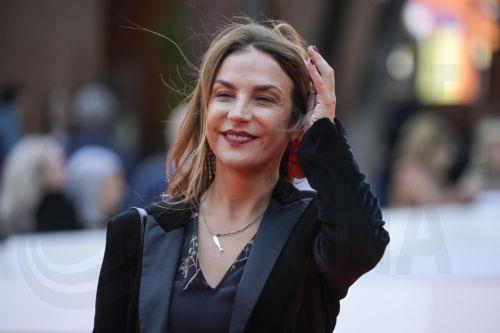 epa12475667 Italian writer Viola Ardone arrives on the red carpet for a Save the Children event at the 20th annual Rome Film Fest, in Rome, Italy, 23 October 2025. The Festa del Cinema di Roma runs from 15 to 26 October 2025.  EPA/RICCARDO ANTIMIANI