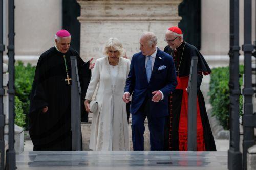 epa12475701 Britain's King Charles III (R) with Queen Camilla, attend the ceremony of his appointment as Royal Confrater of St. Paul at the Basilica of Saint Paul Outside the Walls, in Rome, Italy, 23 October 2025.  EPA/GIUSEPPE LAMI