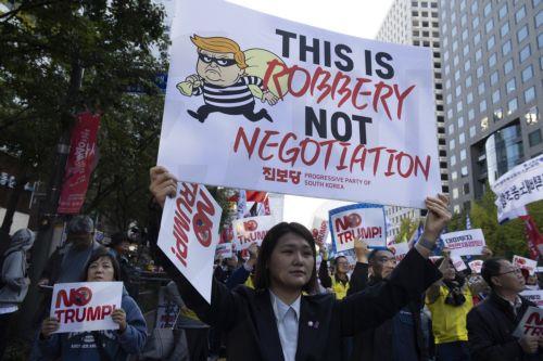 epa12480453 Protesters shout slogans and hold up signs reading 'No Trump' during a rally against US President Trump’s investment push and tariff policy toward South Korea, in Seoul, South Korea, 25 October 2025. US President Trump will visit South Korea to attend the APEC summit from 29 to 30 October.  EPA/JEON HEON-KYUN