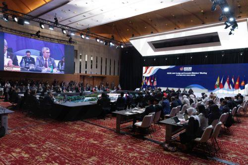 epa12480542 Malaysia Minister of Investment, Trade and Industry Tengku Zafrul Aziz (C) is seen speaking on a screen during the ASEAN Joint Foreign and Economic Ministers’ Meeting ahead of the Association of Southeast Asian Nations (ASEAN) Summit at the Kuala Lumpur Convention Centre (KLCC),  in Kuala Lumpur, Malaysia, 25 October 2025. The 47th Asean Summit...